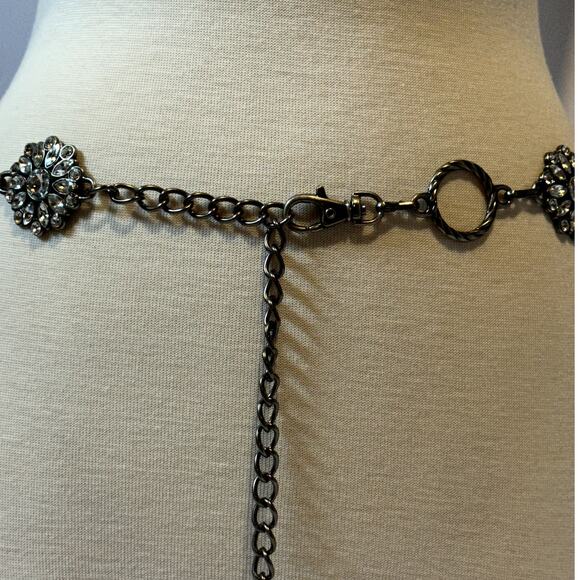 Silver Tone and Gem Chain Belt 80s 90s Vintage 30'" to 42" Whimsical Cocktail - Picture 2 of 10